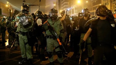 Çin'den ''Hong Kong'a girebiliriz'' iması
