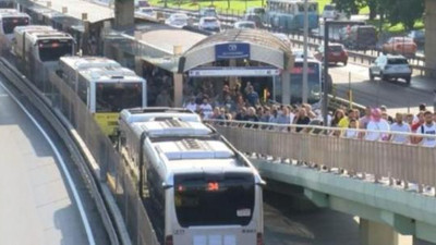 İstanbul'da sabah çilesi: Metrobüste uzun kuyruklar oluştu