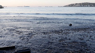 Binlerce litre akaryakıt denize döküldü