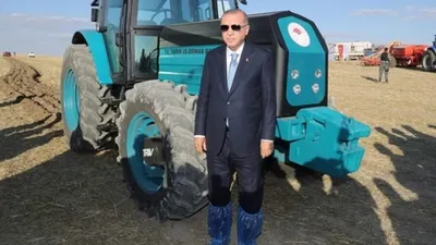 Erdoğan'ın traktörle verdiği poz olay oldu