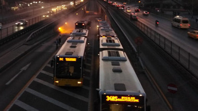 Avcılar'da metrobüs aracında yangın !