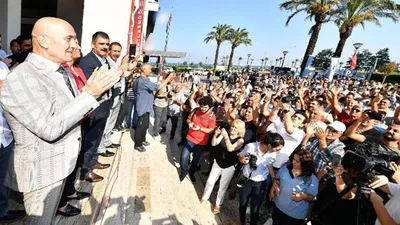 İzmir'de Tunç Soyer bayramı: Maaşlara biner TL zam yapıldı !