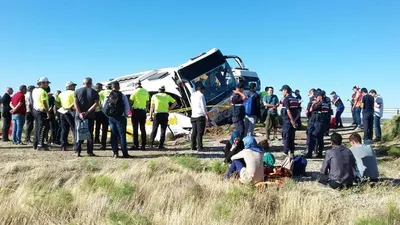 Aksaray'da yolcu otobüsü devrildi: 41 yaralı