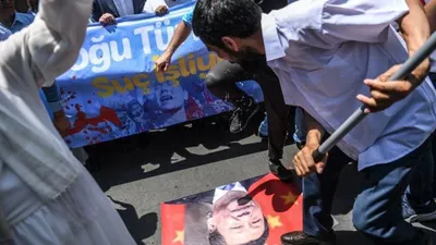 Çin, Müslüman Uygur Türklerinin çocuklarını ailelerinden ayırıyor!