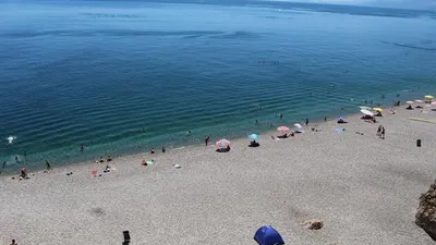 Sıcaklıklar 40 dereceyi aşınca Antalya sahilleri boş kaldı!