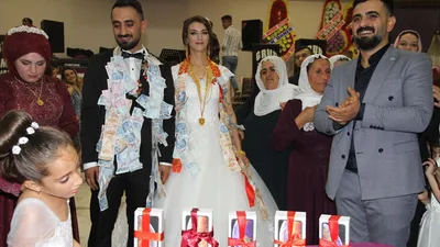 Aşiret düğününde damadın hediyeleri herkesi şaşırttı