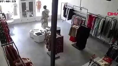 İstanbul'da soygun anı kamerada