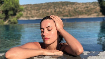 Yaza damgasını vuran İrem Sak'tan dekolte açıklaması