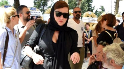 Deniz Seki cenazeye mini elbiseyle katıldı