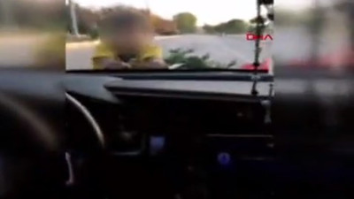 Bahşiş almak için kaputa tutunan çocukla yola devam etti