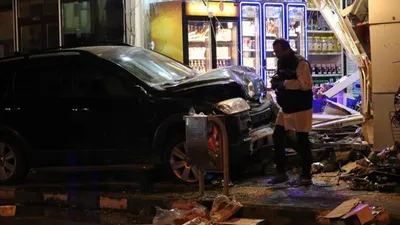 Otomobil iş yerine girdi: 1 ölü, 1 yaralı