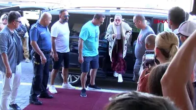 Jennifer Lopez Antalya'da hırkayla dolaştı