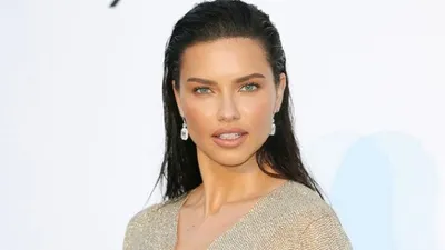 Adriana Lima mayolu pozuyla büyüledi