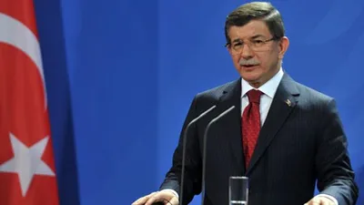 ''Ahmet Davutoğlu para arıyor''