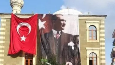 Müftünün ''Atatürk resmini kaldırma girişimi'' başarısız oldu