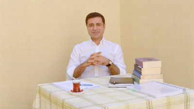 Selahattin Demirtaş'tan HDP önünde eylem yapan annelere destek