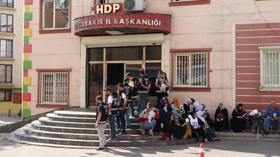 HDP önünde oturanları tehdit etmişti... Yakalandı !