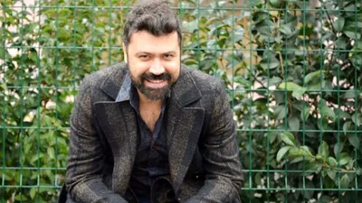 Sakallarını kesen ünlü oyuncu sosyal medyanın diline düştü