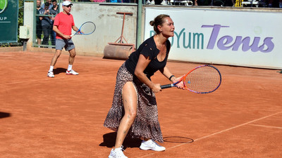 Tenis kortunda Hülya Avşar şov!