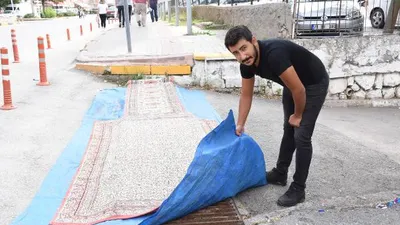 İlginç görüntü ! Caddeyi halıyla kapladılar