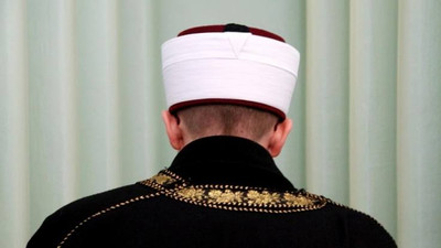 Camide imam ile müezzin birbirine girdi