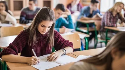 Eğitim sistemi yine değişiyor: Liselerde sınıfta kalma geri dönüyor!