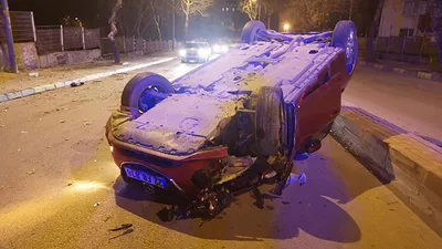 Otomobil takla attı sürücü kaçtı !