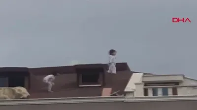 İstanbul'da yürekleri ağızlara getiren görüntü! O çocukların orada işi ne?