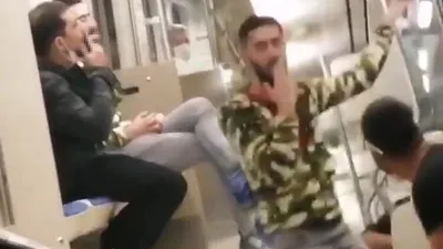 İZBAN'da sigara içen magandalar yakalandı