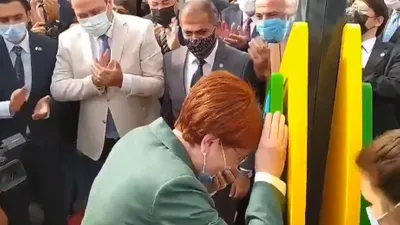 Meral Akşener gözyaşlarına boğuldu