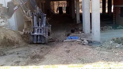 Forkliftin altında kalan işçi feci şekilde can verdi
