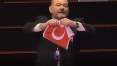 Türk Bayrağı'nı yırtan küstah Yunan vekil tutuklandı