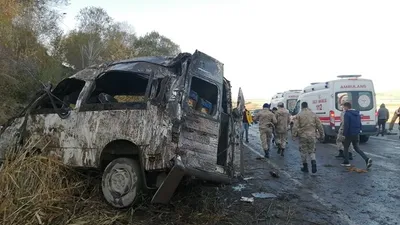 Van'da minibüs takla attı: Ölü ve yaralılar var