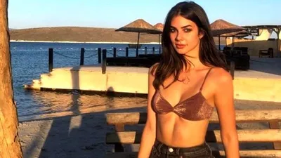 Defna Samyeli'nin kızı Deren aşka geldi
