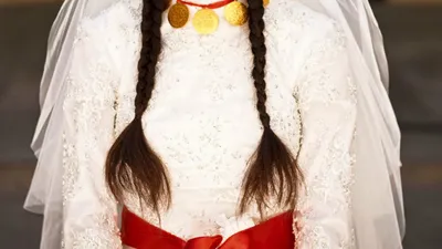 Düğün salonuna çocuk gelin baskını!