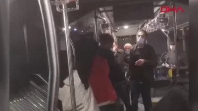 Metrobüste dehşet anları; kamerada!