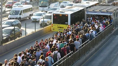 İBB'den ''Metrobüs''lerdeki ''sıkış sıkış'' çileyi bitirecek adım!