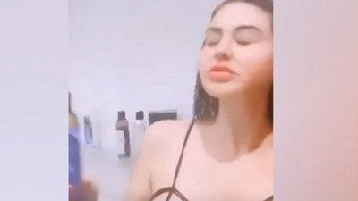 Ebru Polat iç çamaşırıyla duşa girip paylaştı