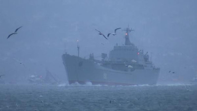 Rus savaş gemileri peş peşe boğazdan geçti