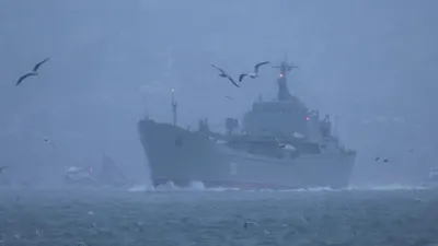 Rus savaş gemileri peş peşe boğazdan geçti