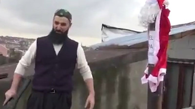 Çatıda av tüfeğiyle ''Noel Baba'' nöbeti!