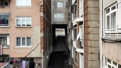 Karadeniz'de fıkra gibi bir apartman!