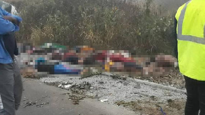 Yolcu otobüsü ile kamyon çarpıştı: 37 ölü