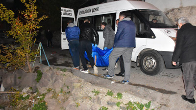 Eşini öldürüp halıya sardı
