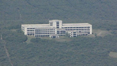 250 yataklı hastane çürümeye terk edildi