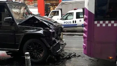 Lüks cip halk otobüsüne çarptı