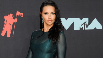 Adriana Lima isyan etti: ''Ben bekarım''