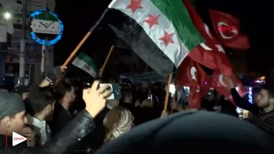 İdlibliler Türk bayraklarıyla sokağa döküldü