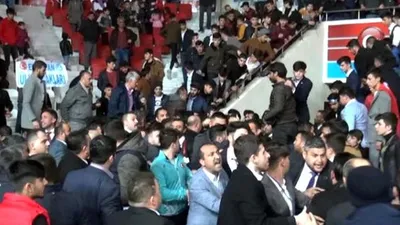 Ülkücülerin kavgasını durdurmak için İstiklal Marşı okudu