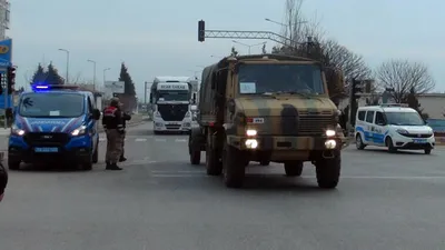 Sınırda dikkat çeken hareketlilik ! Askeri sevkiyat sürüyor